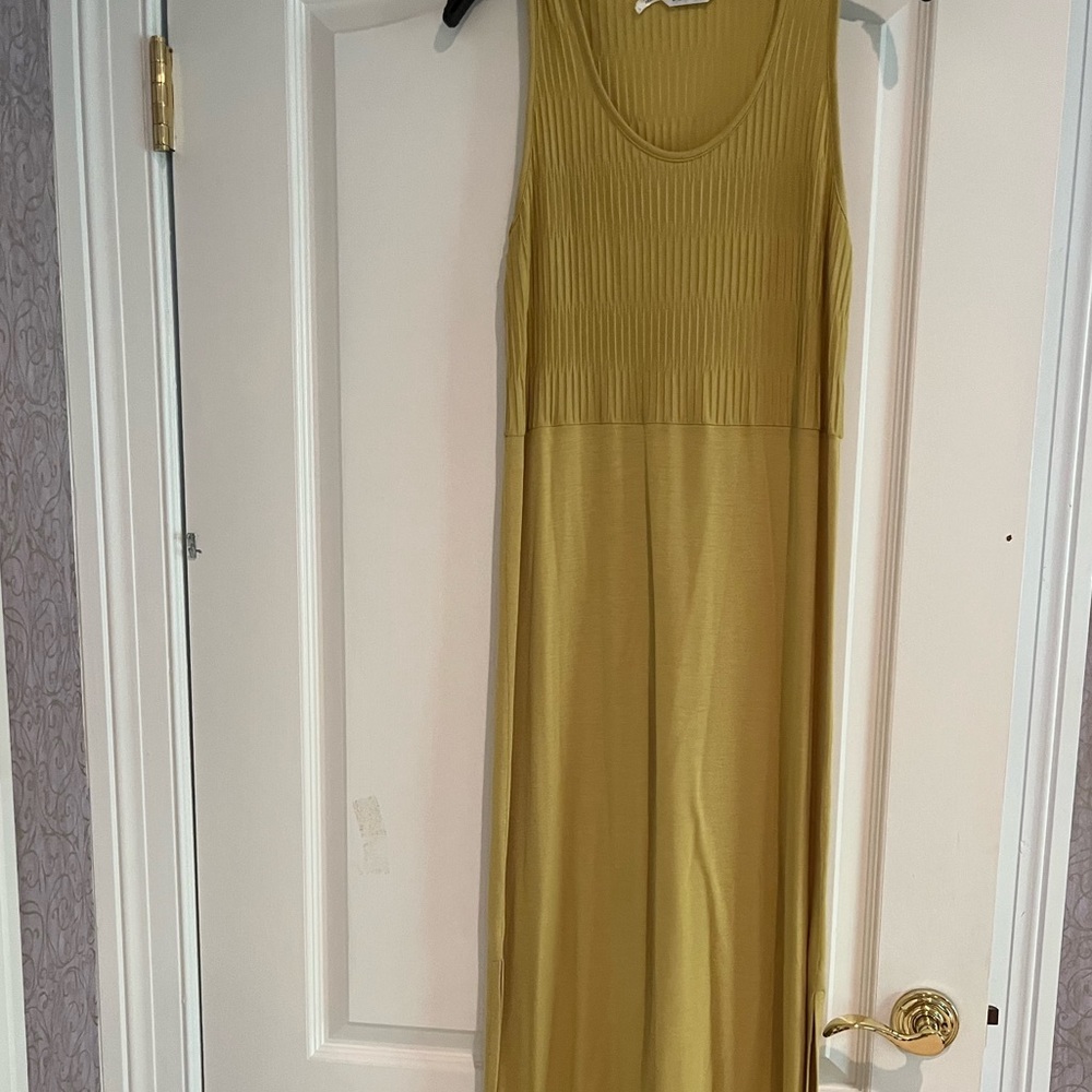 Long sleeveless yellow Tehen dress size M.